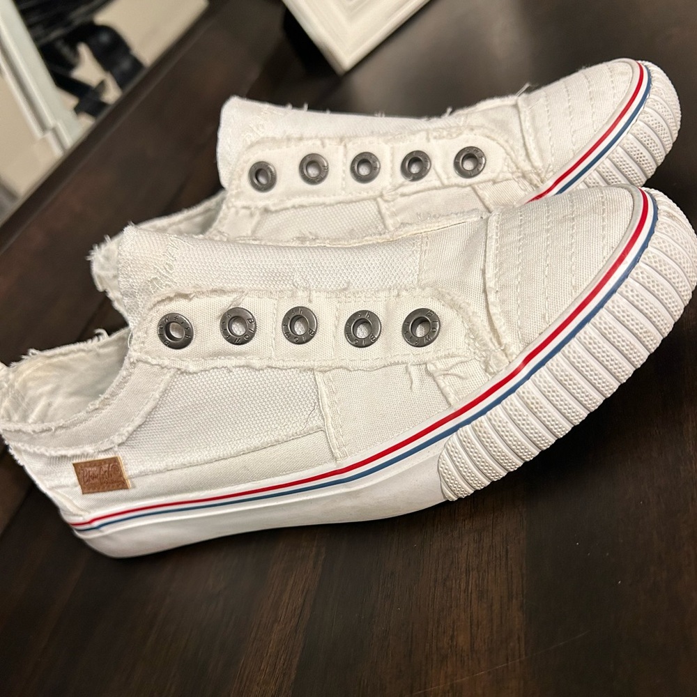 Blowfish White Canvas Slip On Sneaker Size 8.5 Women’s Shoes